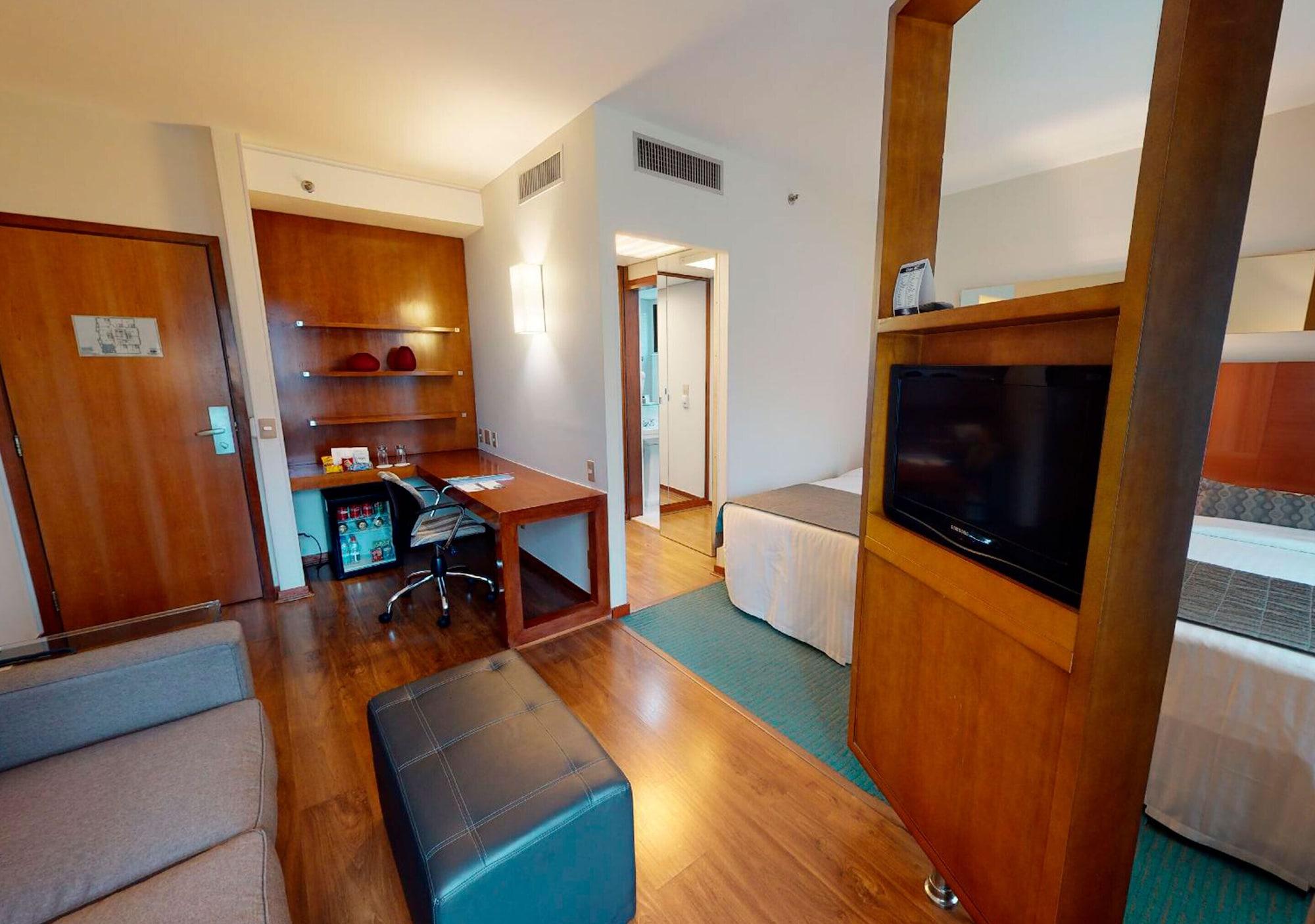 Hotel Estanplaza Berrini 4*